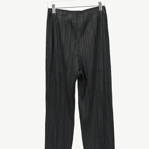Pleats Please Issey Miyake Black Straight-Leg Cropped Pants - Picture 2 of 7
